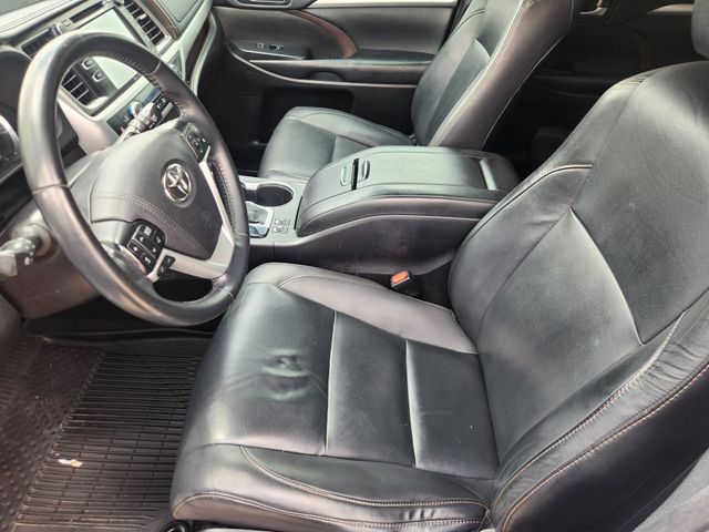 2019 Toyota Highlander XLE White at Legacy Ford