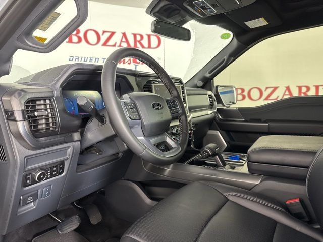 2025 White Ford F-150 Lariat 4X4 Truck