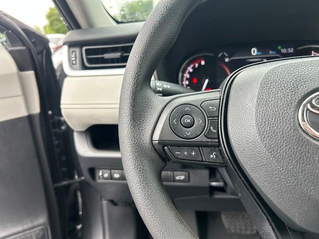 2023 Toyota RAV4 XLE - Photo 23