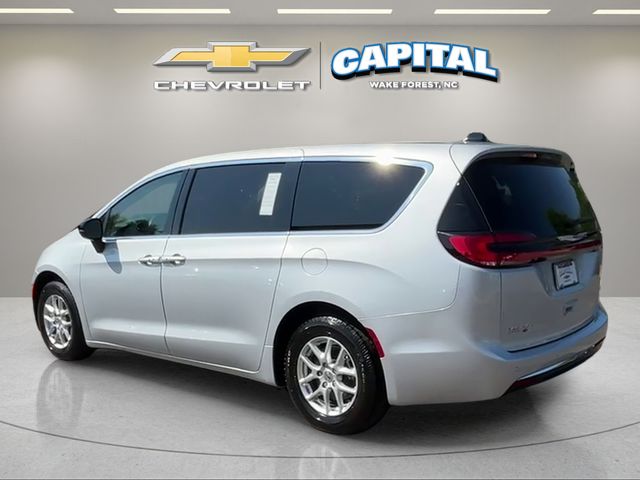 Used 2024 Silver Chrysler Touring L image 4