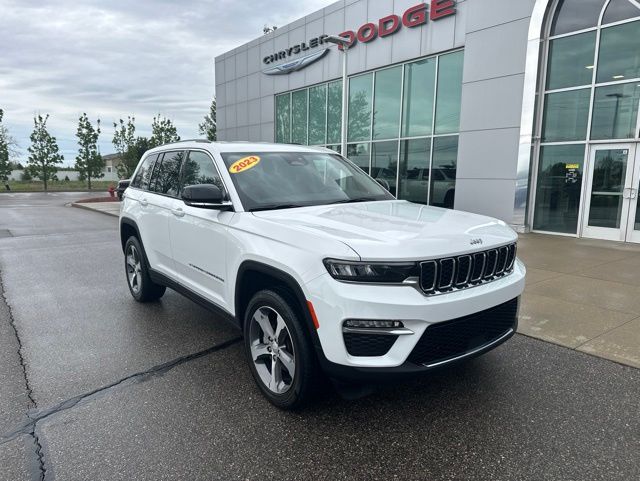 2023 Jeep Grand Cherokee Limited - Bright White Clearcoat exterior view 3