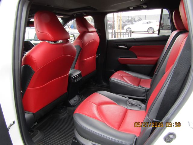 used 2023 Toyota Highlander car, priced at $37,999