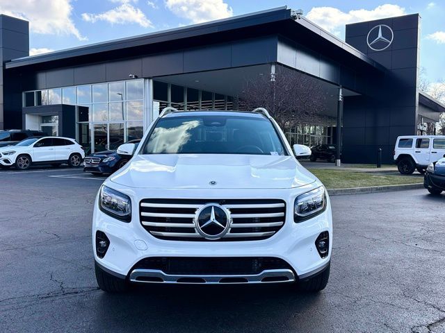 New 2026 White Mercedes-Benz GLB 250 image 3