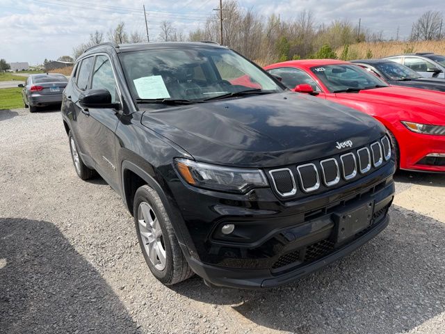 Diamond Black Crystal Pearlcoat 2022 Jeep Compass Latitude 4WD SUV / Crossover Four-Wheel Drive 9-Speed Automatic