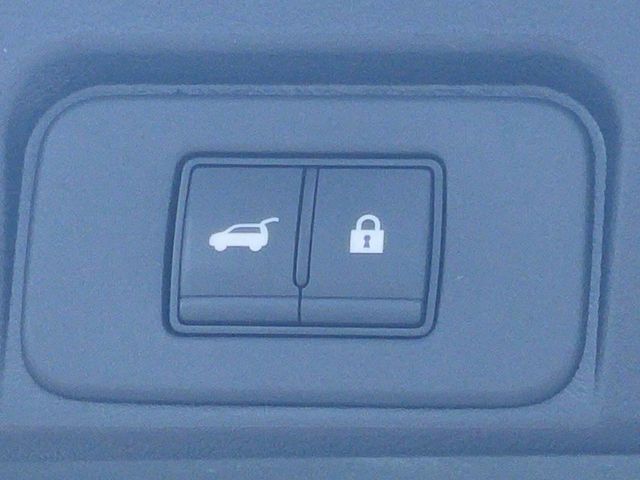 Used 2025 White Nissan SV image 9