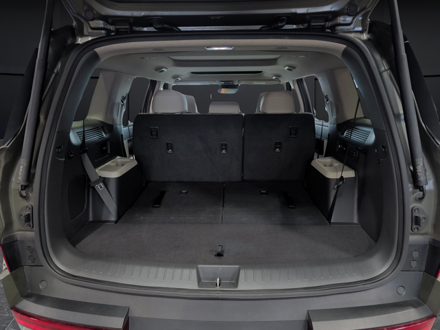 Used 2024 Rockwood Green Hyundai Limited image 18