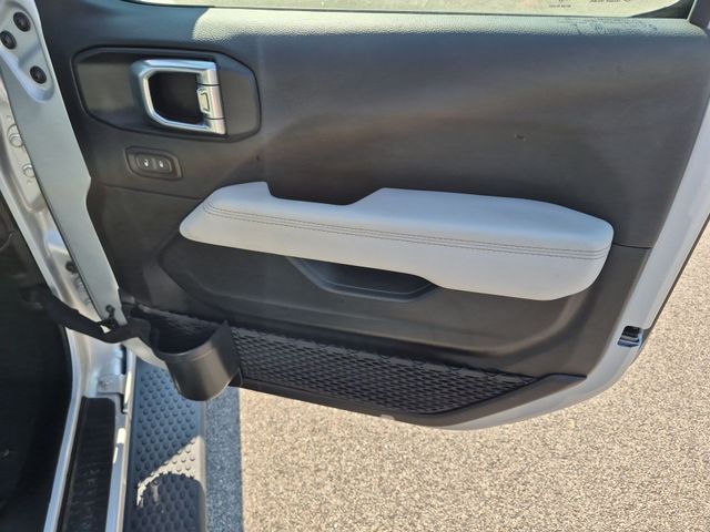Used 2022 Silver Jeep Unlimited Sahara High Altitude image 31