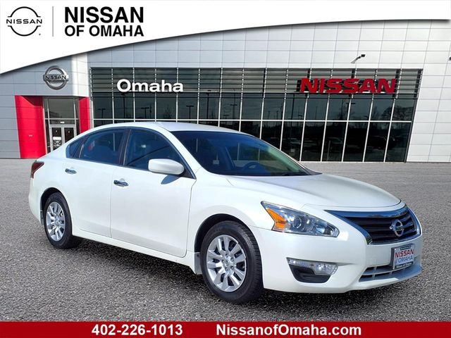 Pearl White 2014 Nissan Altima Sedan Front-Wheel Drive Continuously Variable Transmission