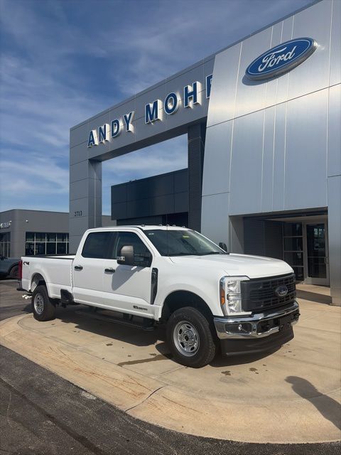 Oxford White 2026 Ford F-250 Super Duty XL Crew Cab 4WD Pickup Truck Four-Wheel Drive Automatic