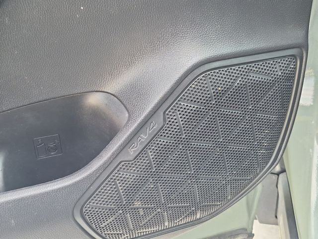 2020 Toyota RAV4 Hybrid - Image 17