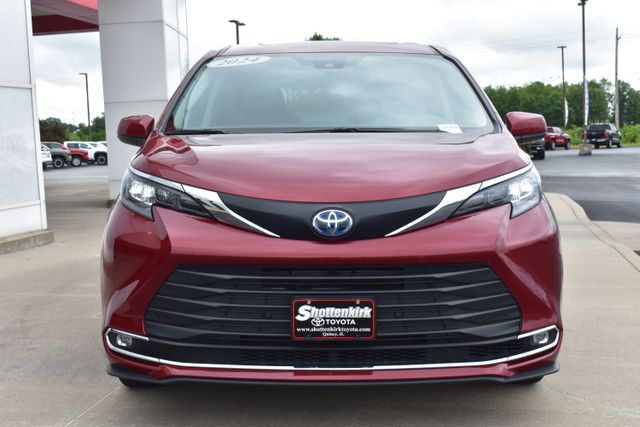 Used 2024 Toyota Sienna Van