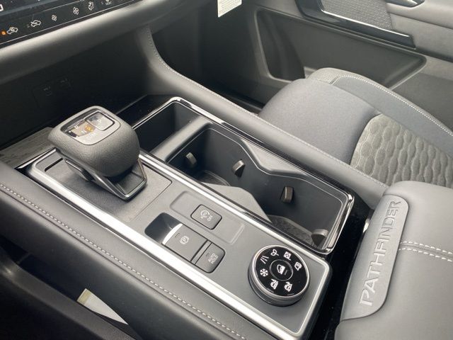 2025 Nissan Pathfinder SV photo