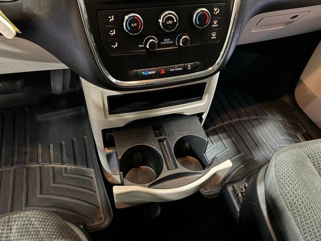 2017 Dodge Grand Caravan SE 16