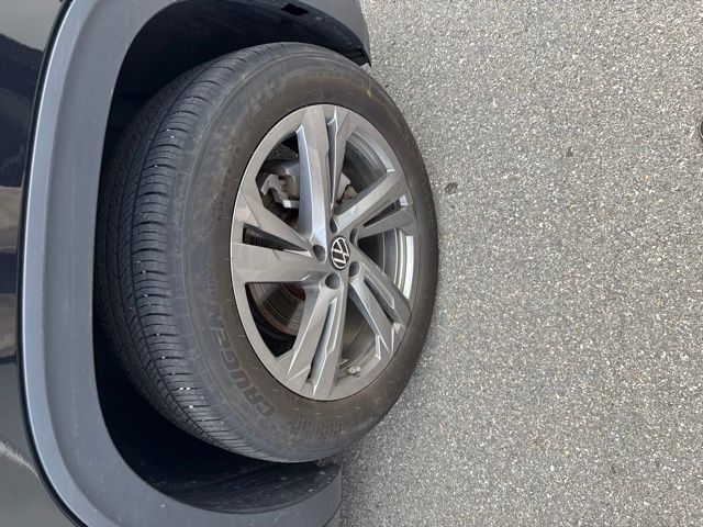 2024 Volkswagen Atlas Cross Sport 2.0T SEL R-Line Black at Sutliff Volkswagen