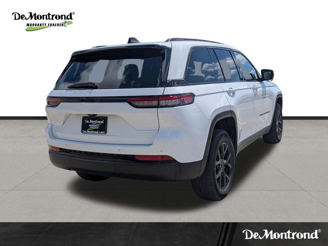 Used 2024 White Jeep Altitude image 5