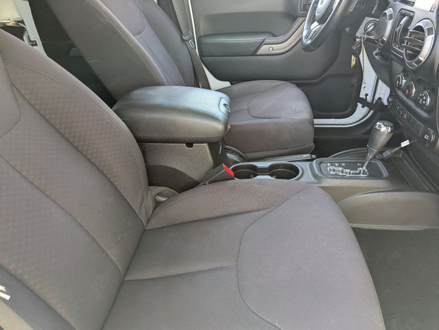 Used 2013 Bright White Clearcoat Jeep Unlimited Sport image 10