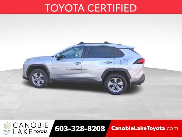 2022 Toyota RAV4 XLE photo 2