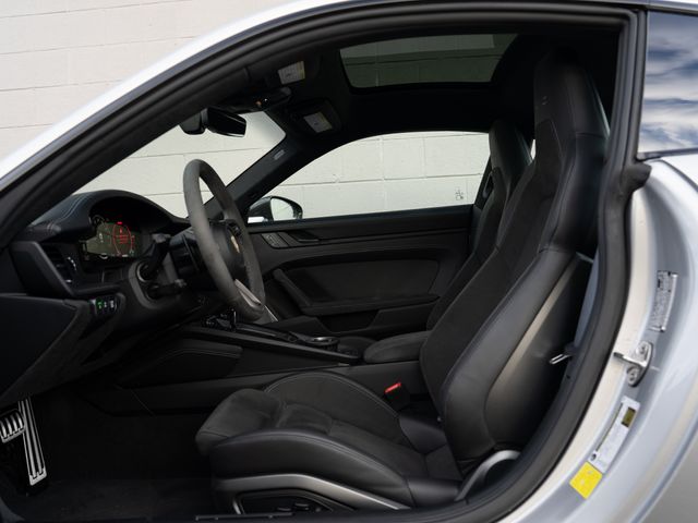 Certified Used 2025  Porsche Carrera 4 GTS image 18