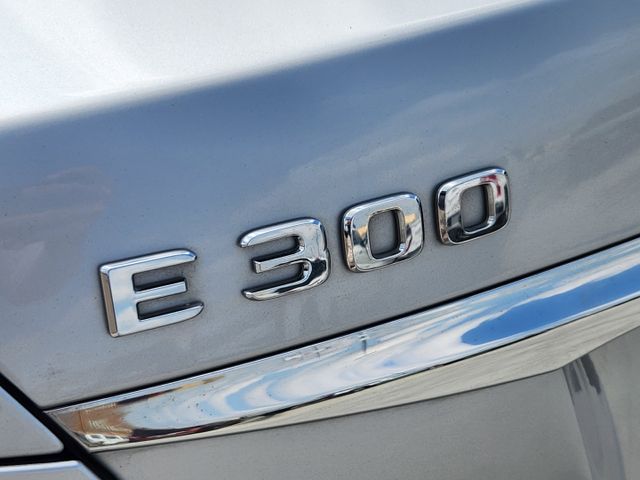2017 Iridium Silver Metallic Mercedes-Benz E-Class E 300 RWD Sedan