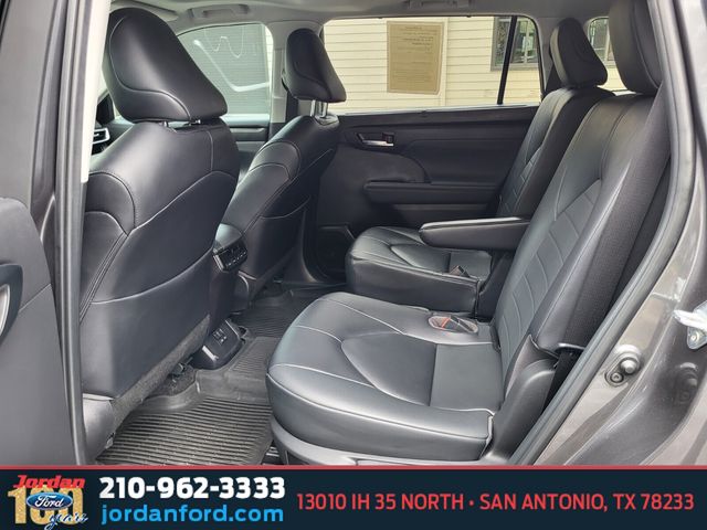 Used Car 2023 Toyota Highlander Hybrid  Xle For Sale Under $40,000 In San Antonio, Texas