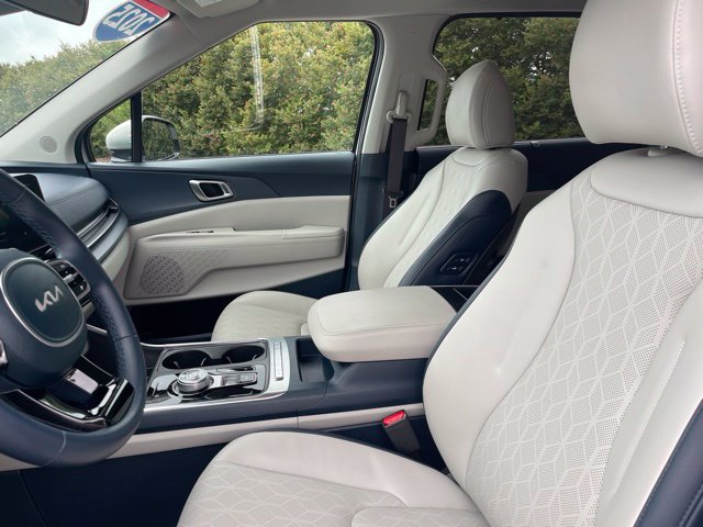 Used 2025 Kia Carnival Hybrid Van