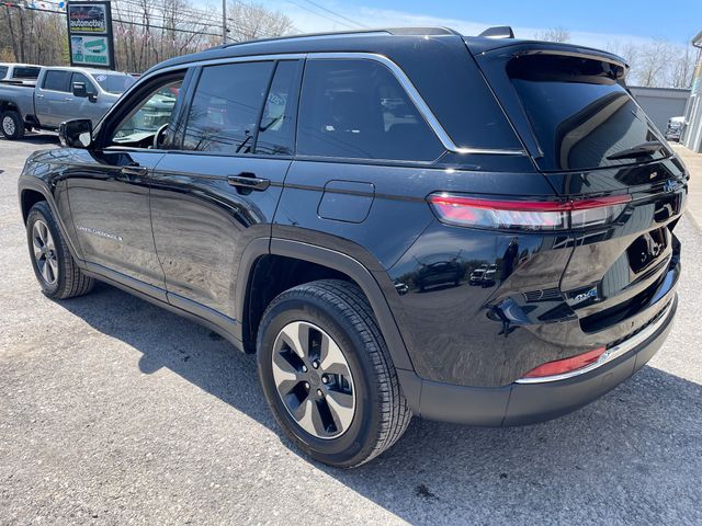 2023 Jeep Grand Cherokee 4xe - Diamond Black Crystal Pearlcoat exterior view 5