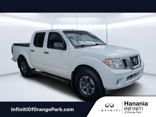 Glacier White 2017 Nissan Frontier Desert Runner Crew Cab Pickup Truck 4X2 5-Speed Automatic Overdrive