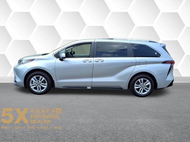 2024 Toyota Sienna Limited photo