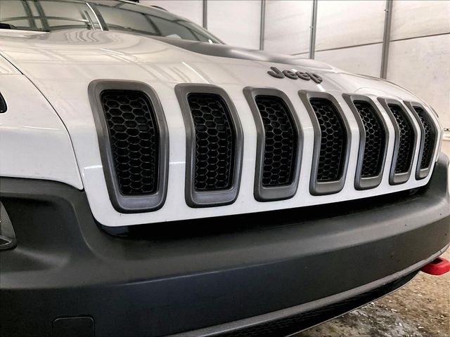 2015 Jeep Cherokee Trailhawk White at Rochrich Mazda