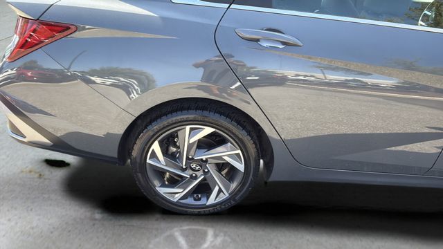 Used 2025 Gray Hyundai SEL Convenience image 35