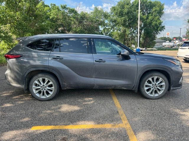 2021 Magnetic Gray Metallic Toyota Highlander Limited AWD SUV