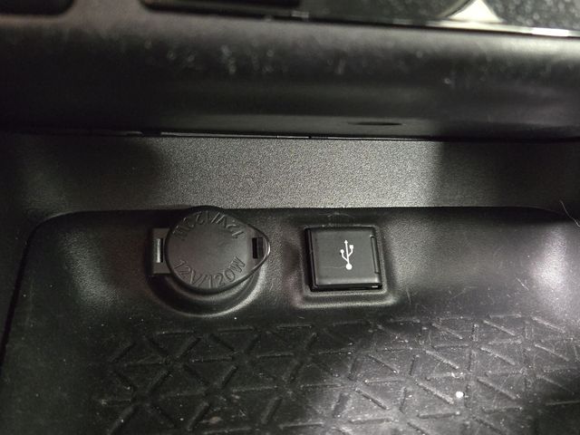 2022 Toyota RAV4 Hybrid XLE photo