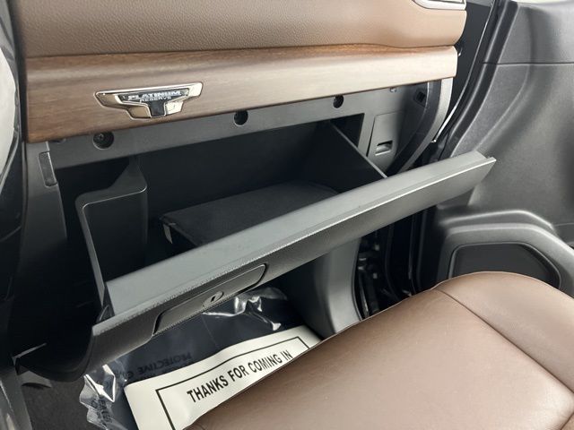 2023 Nissan Titan Platinum Reserve photo