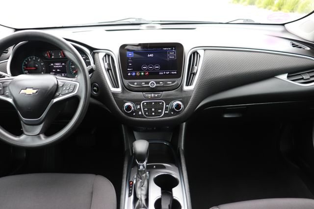 2023 Chevrolet Malibu LT photo
