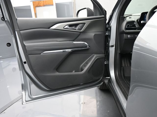 2025 Chevrolet Traverse LT photo
