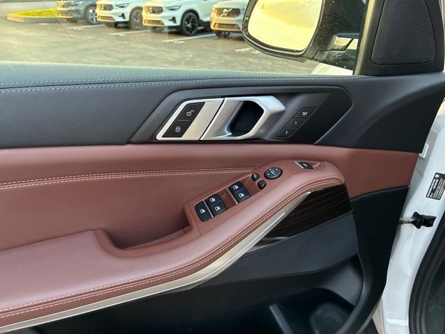 Used 2020 White BMW xDrive40i image 15