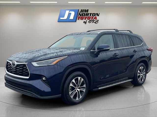 2025 Toyota Highlander XLE's photo
