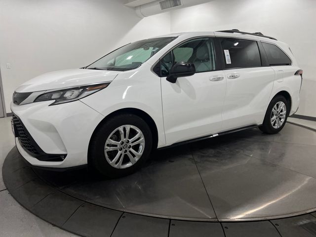 2022 Toyota Sienna XSE 7-Passenger AWD
