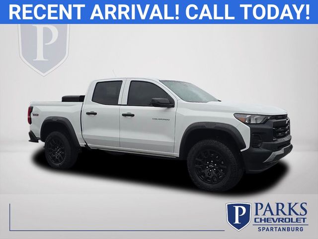 Summit White 2024 Chevrolet Colorado Trail Boss Crew Cab 4WD Pickup Truck Four-Wheel Drive 8-Speed Automatic