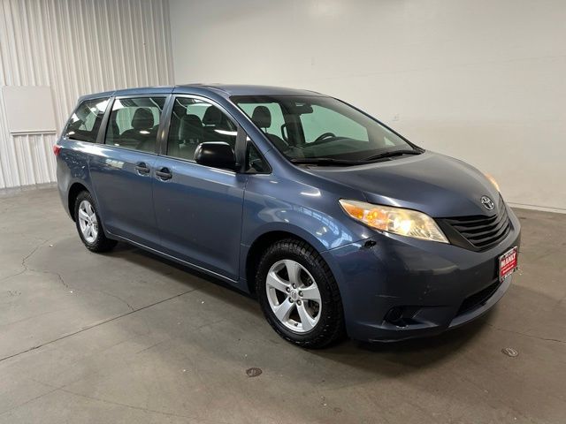 shoreline blue 2017 Toyota Sienna Minivan Front-Wheel Drive 8-Speed Automatic