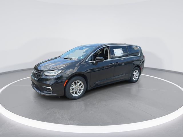 Used 2023 Black Chrysler Touring L image 4