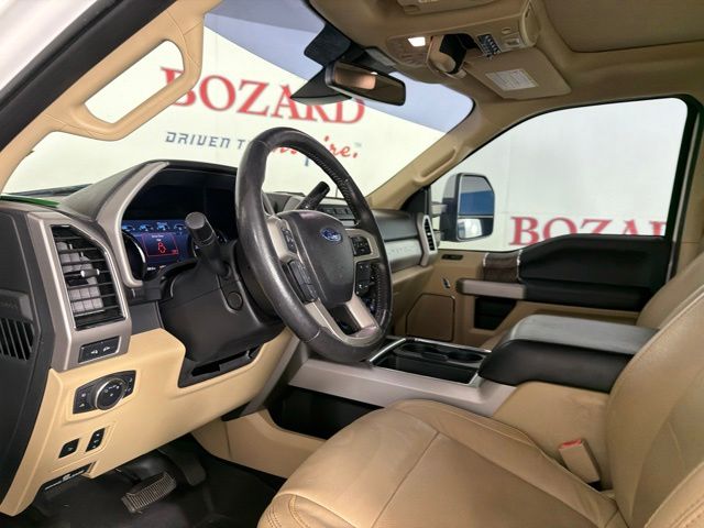 2019 White Platinum Clearcoat Metallic Ford Super Duty F-250 SRW Lariat 4X4 Truck
