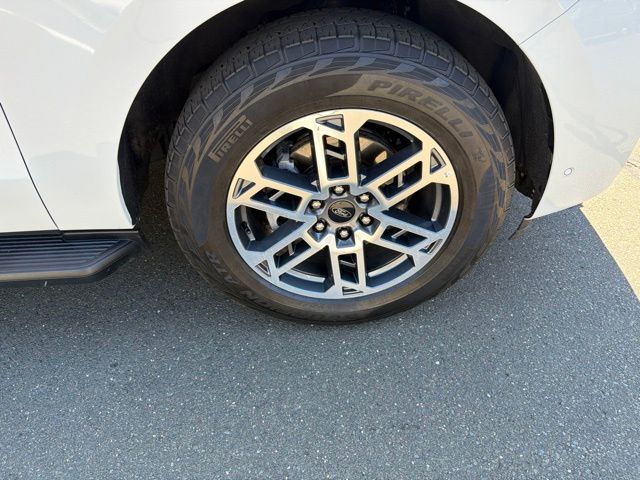 2025 Ford Expedition Active Oxford White - Grieco Acura - Image 31