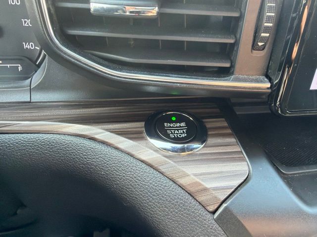 Used 2020 White Ford Limited image 19