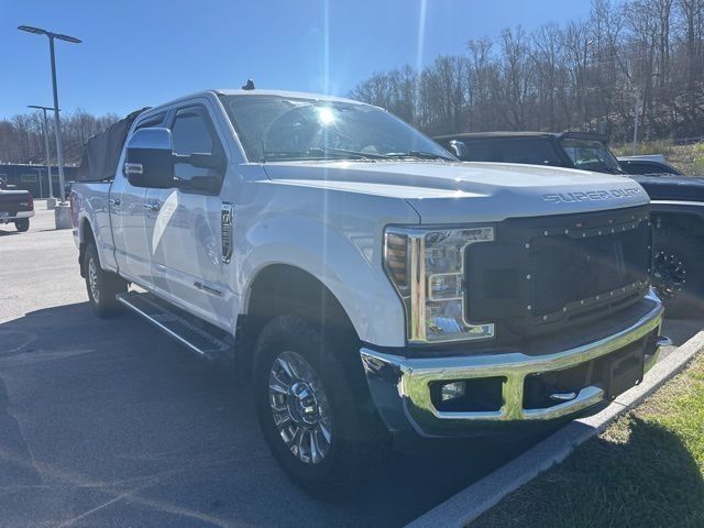 Oxford White 2019 Ford F-250 Super Duty XLT Crew Cab 4WD Pickup Truck Four-Wheel Drive 6-Speed Automatic