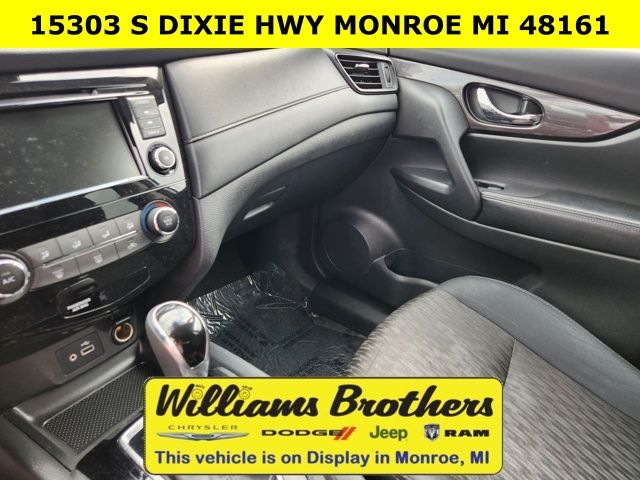 2019 Nissan Rogue SV - Pearl White Tricoat exterior view 10