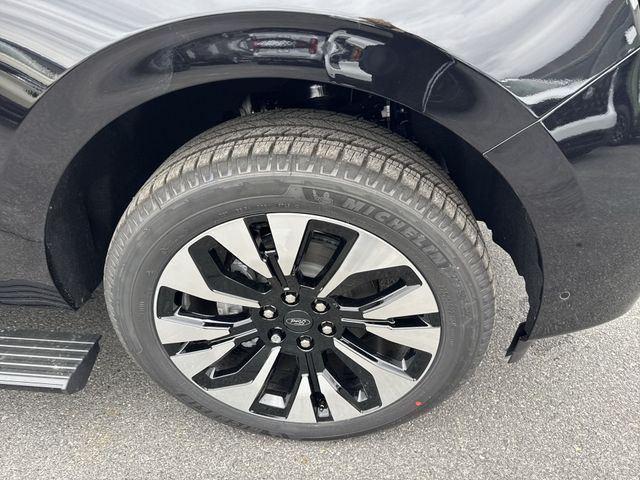 new 2025 Ford Expedition car, priced at $85,354