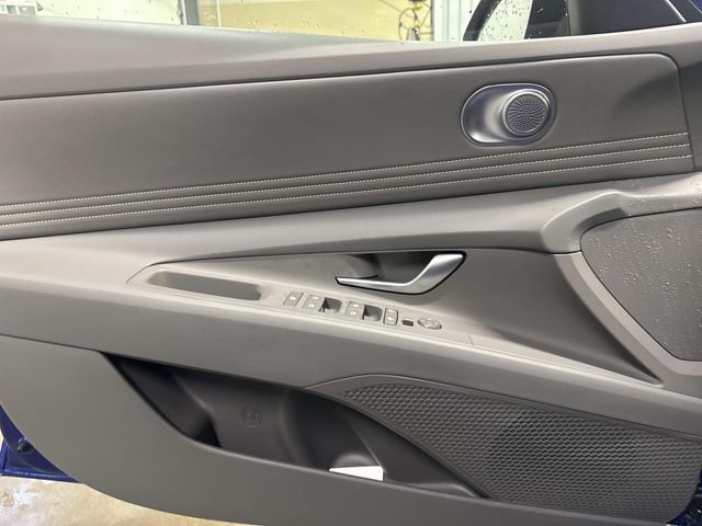 2025 Hyundai Elantra - Image 18