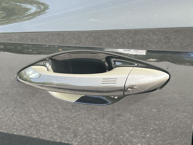 Used 2025 Green Hyundai SEL image 42