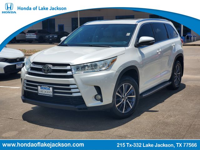 White (Blizzard Pearl) 2017 Toyota Highlander SUV / Crossover Front-Wheel Drive 8-Speed Automatic